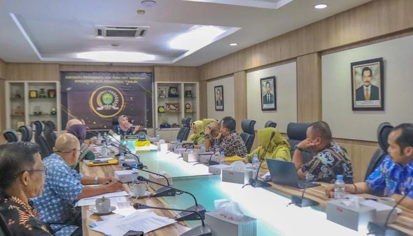 Sekwan Pimpin Rapat Seluruh Pejabat Di Lingkungan Sekretariat DPRD Kaltim